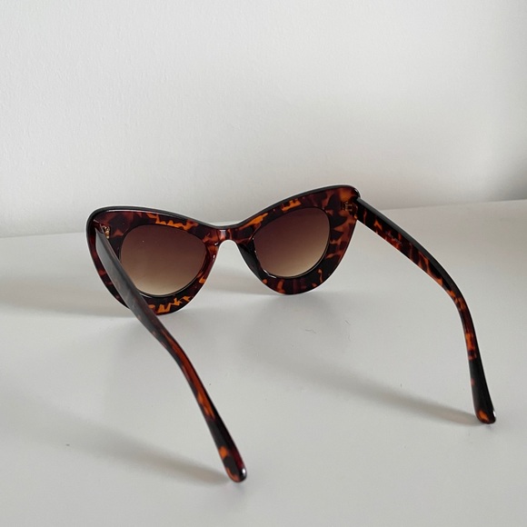 Vintage cat eye sunglasses - Picture 3 of 5